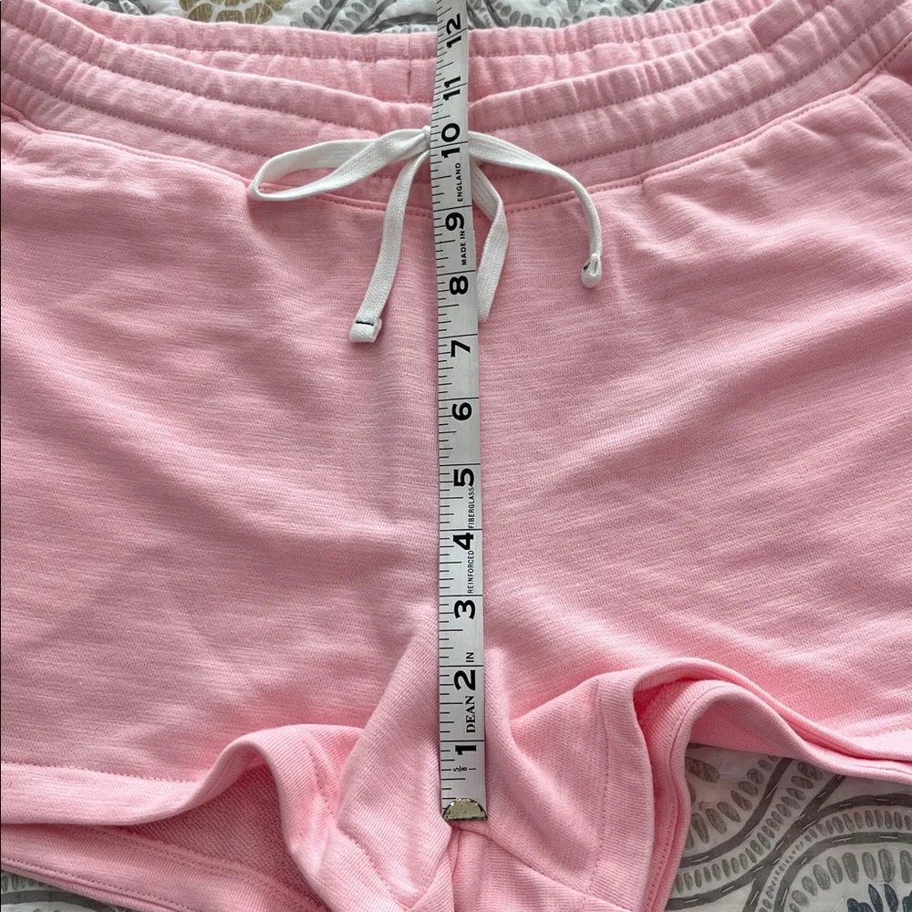 NWOT Vineyard Vines pink shorts, size M. - Picture 7 of 11
